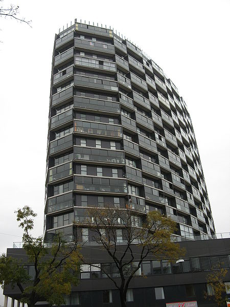 Datei:10 Hochhaus Kundratstraße.jpg