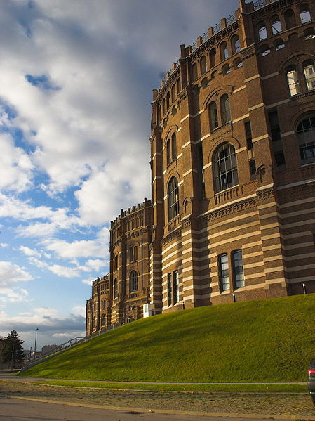 Datei:11 Gasometer von außen.jpg
