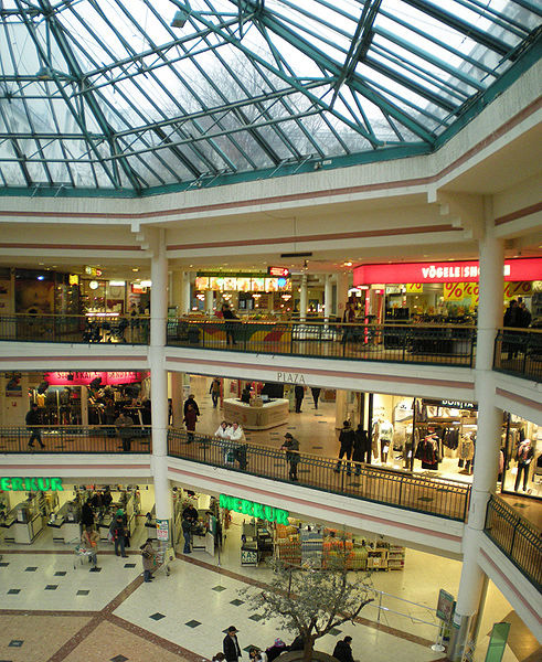 Datei:15 Lugner City.jpg