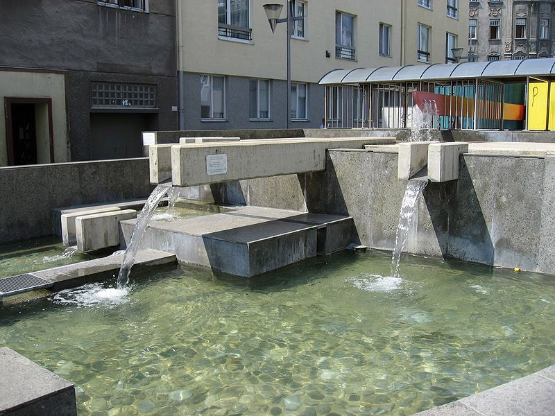 Datei:15 Wiener Wasserwelt Spielbrunnen.jpg