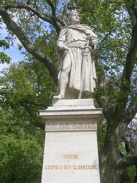 Datei:1 Leopold VI Statue.jpg