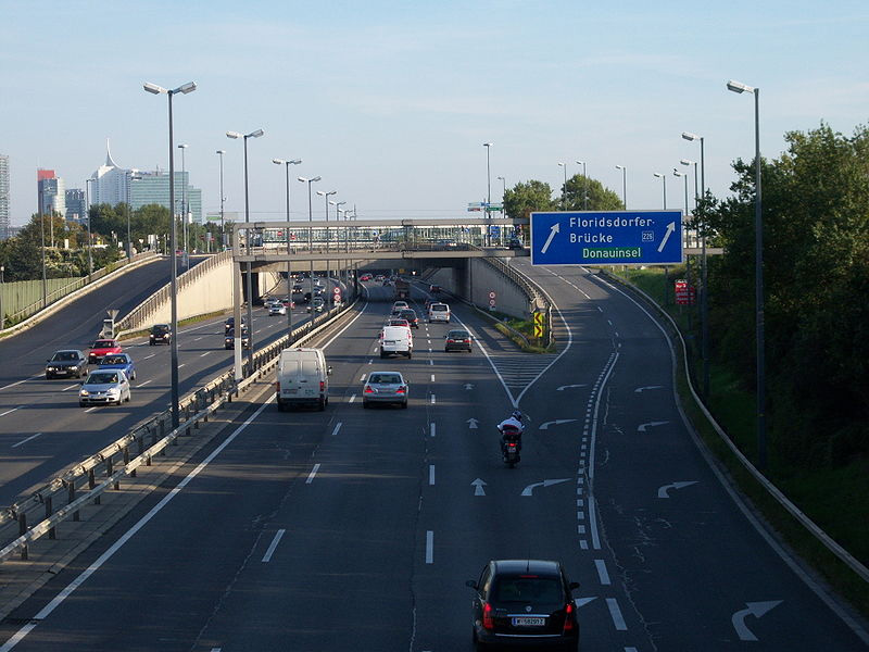 Datei:21 Donauufer Autobahn.jpg