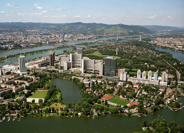 Datei:22 UNO-City Luftaufnahme.jpg