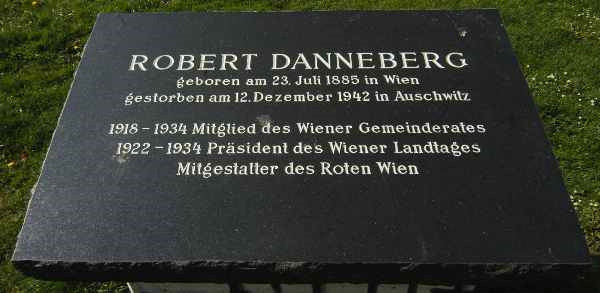 Datei:3 Gedenkstein Robert Danneberg.jpg