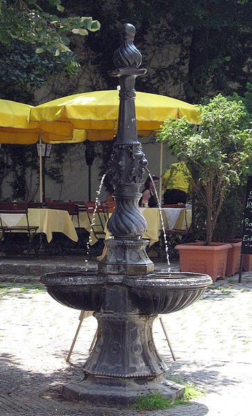 Datei:7 Spittelberg Brunnen.jpg