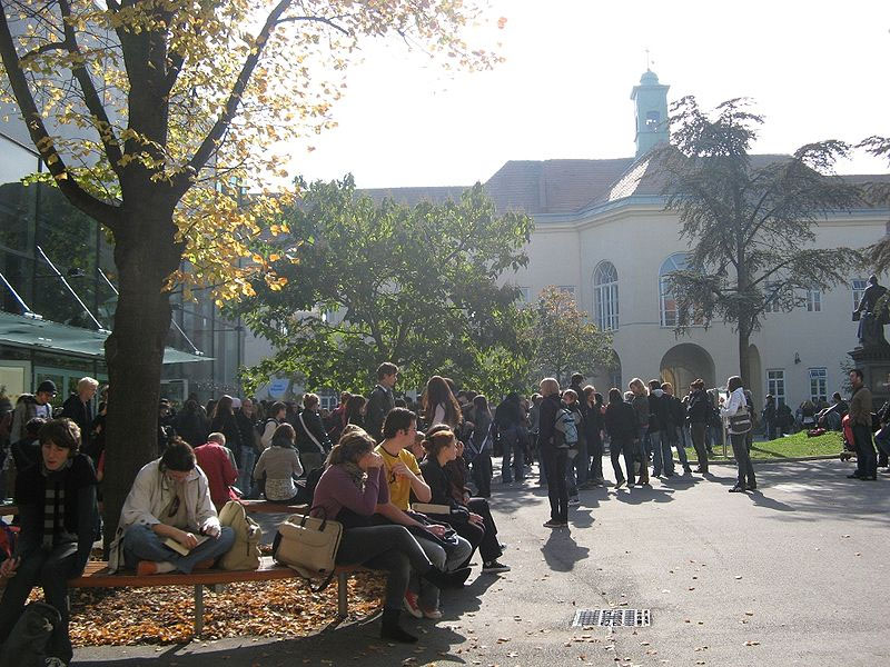 Datei:9 Unicampus Altes AKH.jpg