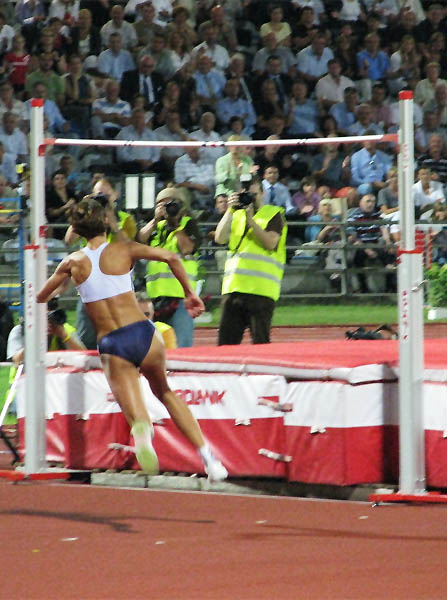 Datei:Anlaufen beim Hochsprung.jpg