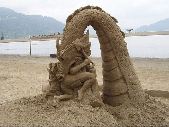 Datei:Drache aus Sand.jpg