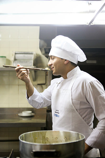 Datei:Essen verkosten.jpg