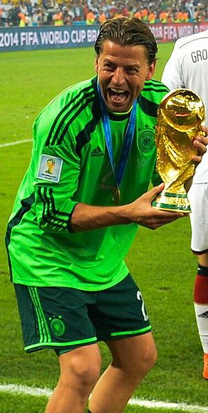 Datei:FIFA Weltmeisterschaftstrophäe.jpg