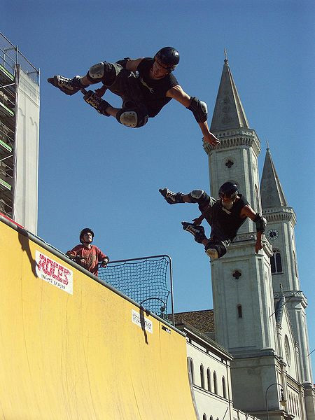 Datei:Inlineskate Halfpipe.jpg