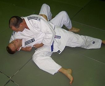Datei:Judo Haltegriff.jpg