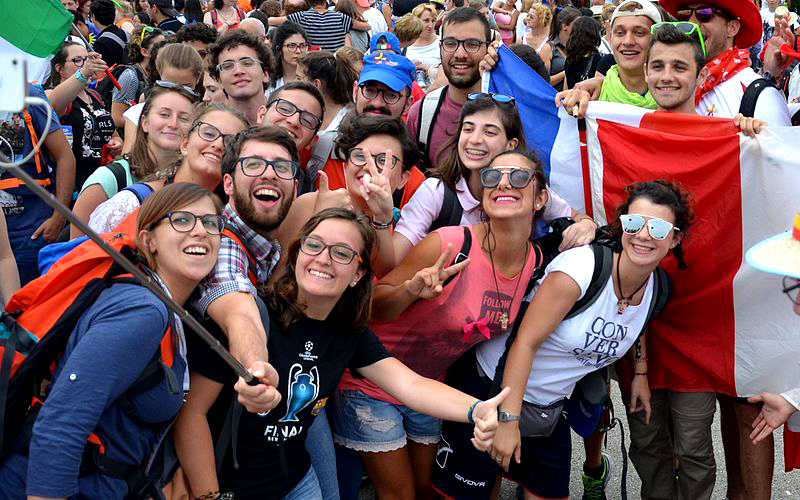 Datei:Jugend liegt dazwischen.jpg