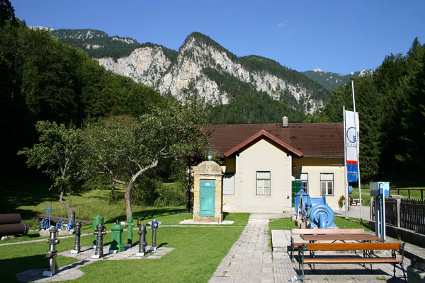 Datei:Kaiserbrunn Wasserleitungsmuseum Freigelände.jpg