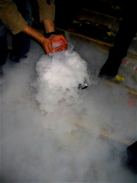 Datei:Nebel Trockeneis.jpg