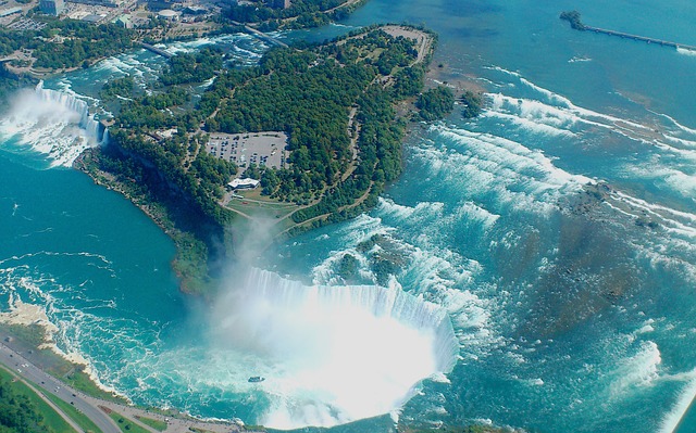 Datei:Niagarafälle von oben.jpg