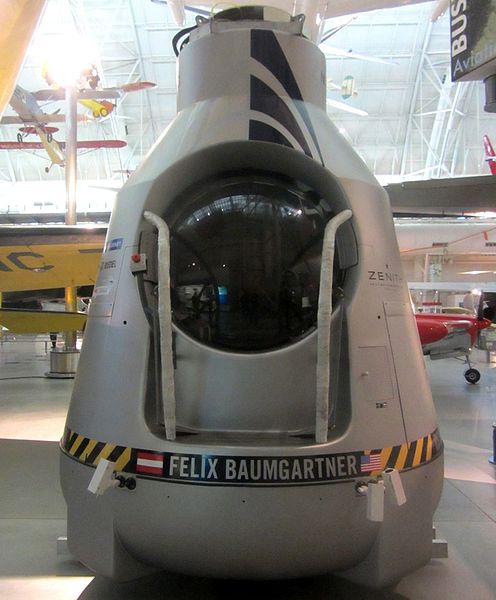 Datei:Red Bull Stratos Kapsel.jpg