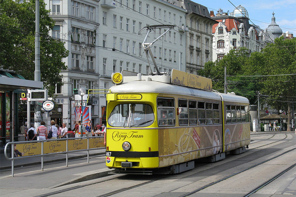 Datei:Ring Tram Schwedenplatz.jpg
