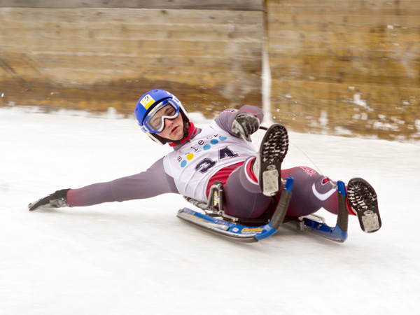 Datei:Rodler auf Naturbahn.jpg