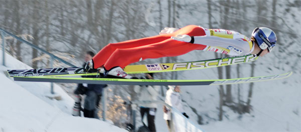 Datei:Skispringen Flugposition.jpg
