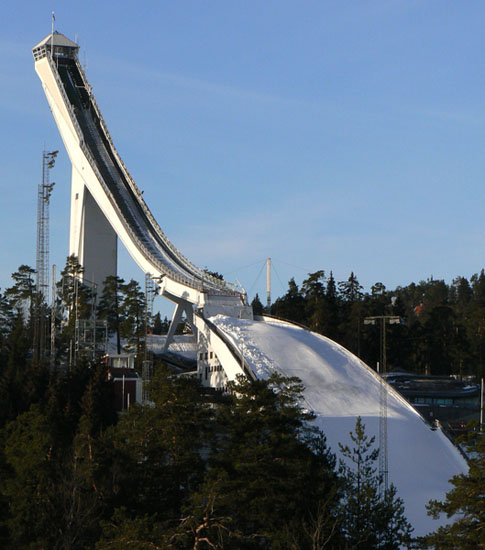 Datei:Skisprungschanze Holmenkollen.jpg
