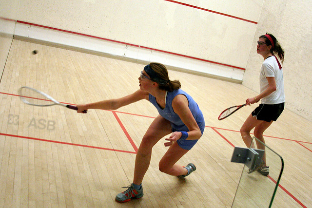 Datei:Squash spielen.jpg
