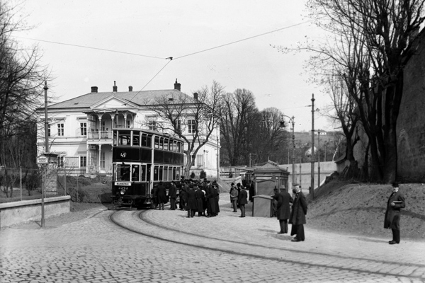 Datei:Straßenbahn Doppelstock 1930.jpg