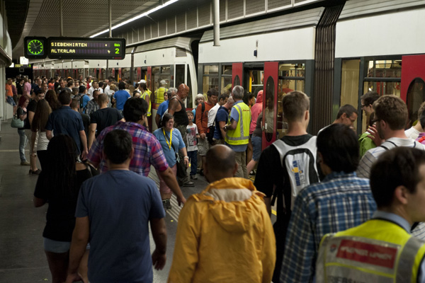 Datei:U-Bahn Donauinselfest U6.jpg