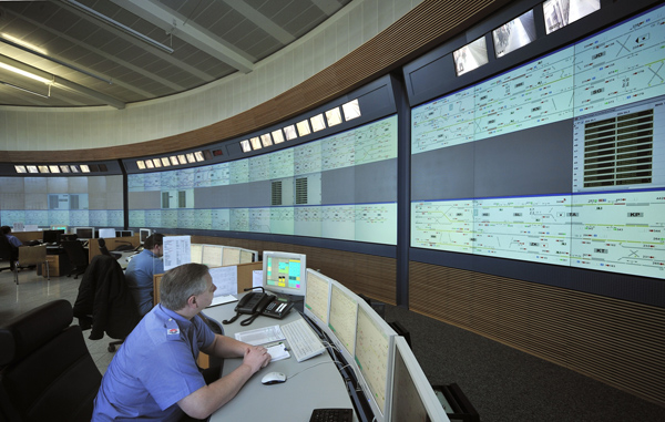 Datei:U-Bahn Leitstelle innen.jpg