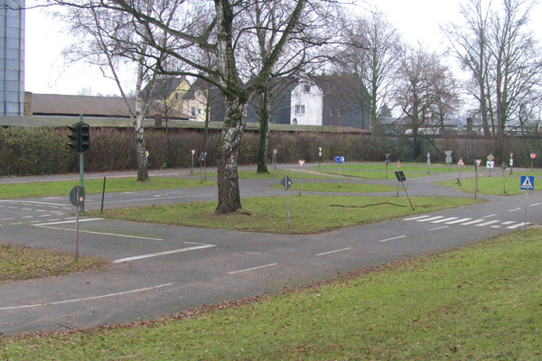 Datei:Verkehrsübungsgarten.jpg