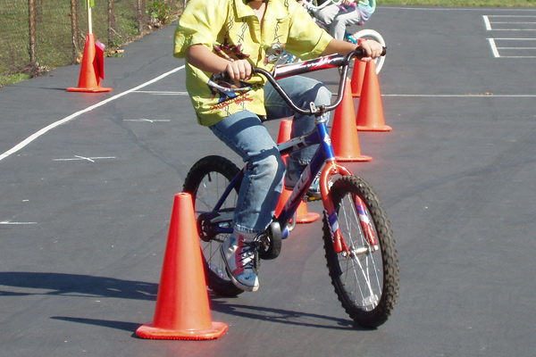 Datei:Verkehrsübungsgarten Training.jpg