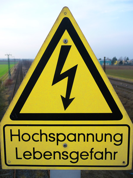 Datei:Warnschild Hochspannung.jpg