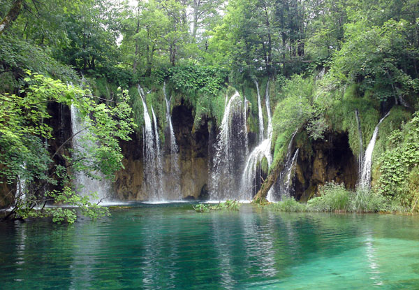 Datei:Wasserfälle Plitvicer Seen.jpg