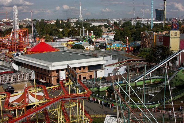 Datei:Wurstelprater 01.jpg