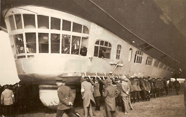 Datei:Zeppelin LZ127.jpg
