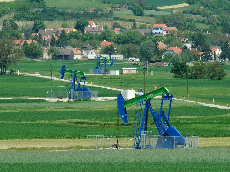 Datei:Ölfeld Matzen.jpg