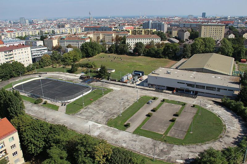 Datei:10 Sportanlage Windtenstraße Eisring Süd.jpg