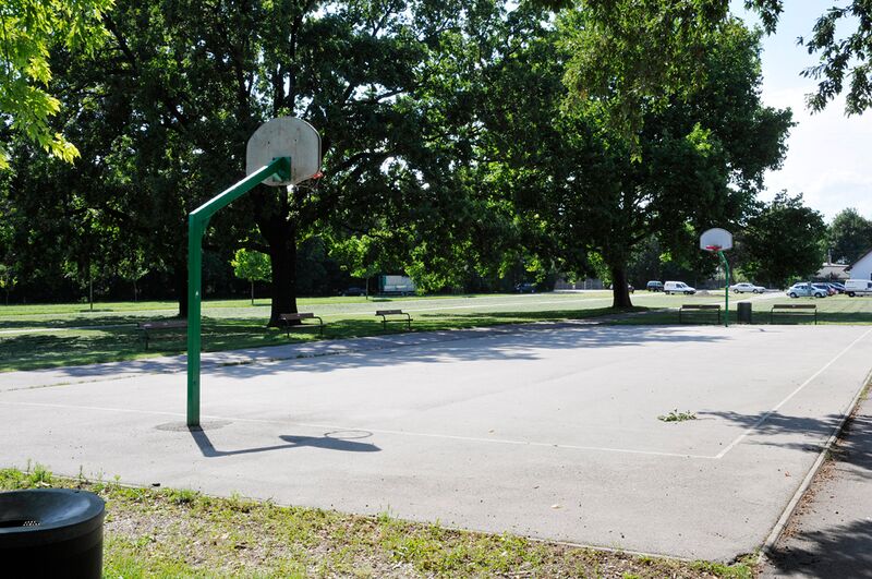 Datei:11 Ballspielplatz Krematorium.jpg
