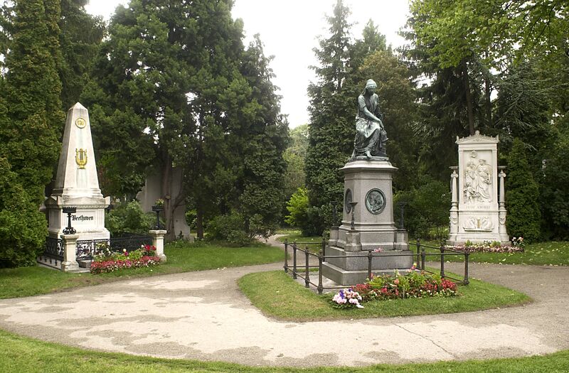 Datei:11 Mozartgrab am Zentralfriedhof.jpg