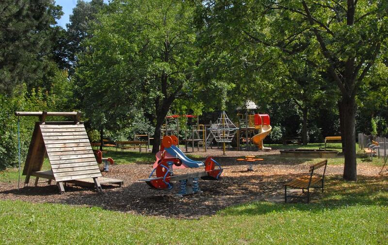 Datei:14 Ferdinand Wolf Park.jpg