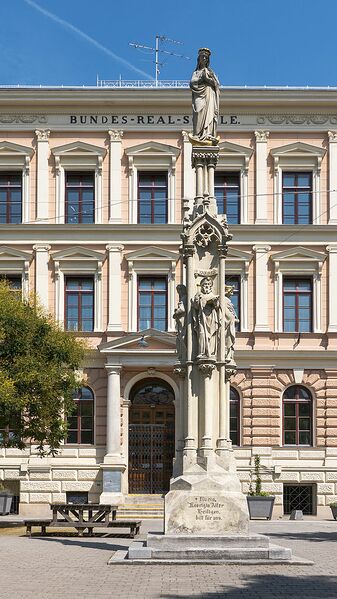 Datei:15 Henriettenplatz.jpg