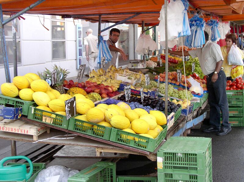 Datei:16 Brunnenmarkt Marktstand.jpg
