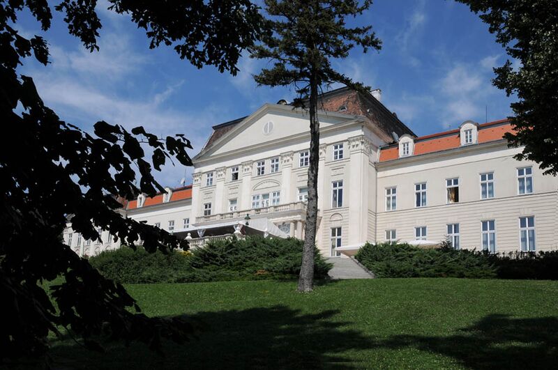 Datei:16 Schloss Wilhelminenberg.jpg