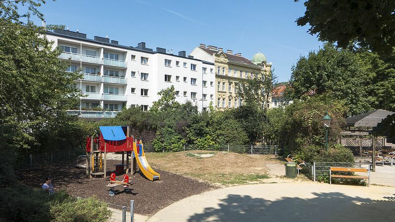 Datei:17 Lorenz-Bayer-Park.jpg