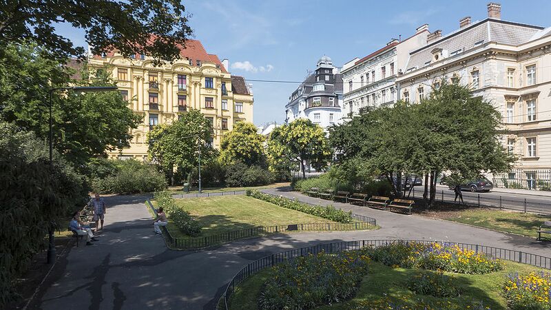Datei:18 Aumannplatz mit Norbert-Liebermann-Park.jpg