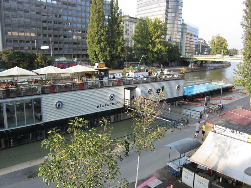 Datei:1 Badeschiff.jpg