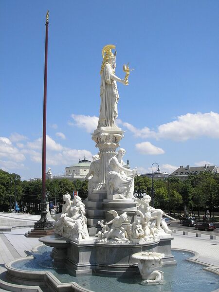 Datei:1 Pallas-Athene-Brunnen.jpg