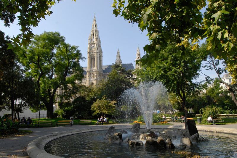 Datei:1 Rathauspark.jpg