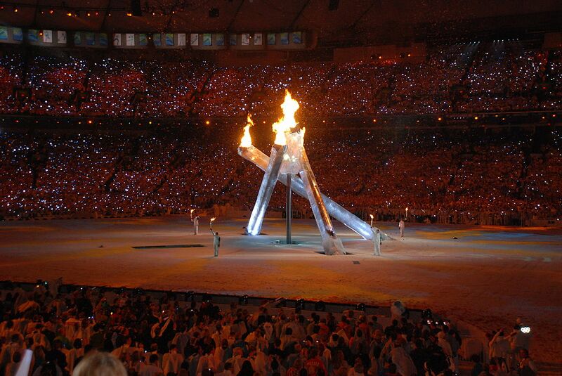 Datei:2010 Olympische Spiele Eröffnung Feuer.jpg