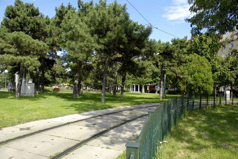 Datei:20 Friedrich Engels Platz.jpg